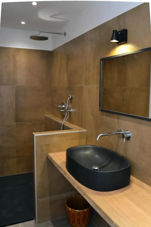 Bed and Breakfast Les Cheneslierres Lourmarin 0*,  Francia