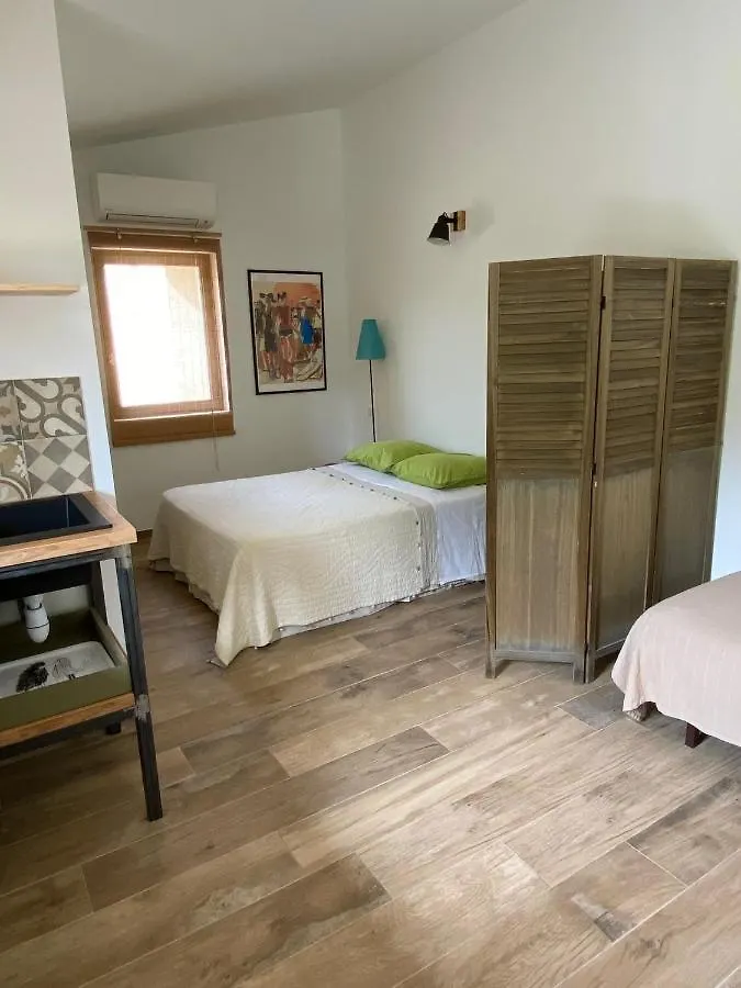 Bed and Breakfast Les Cheneslierres Lourmarin 0*,  Francia