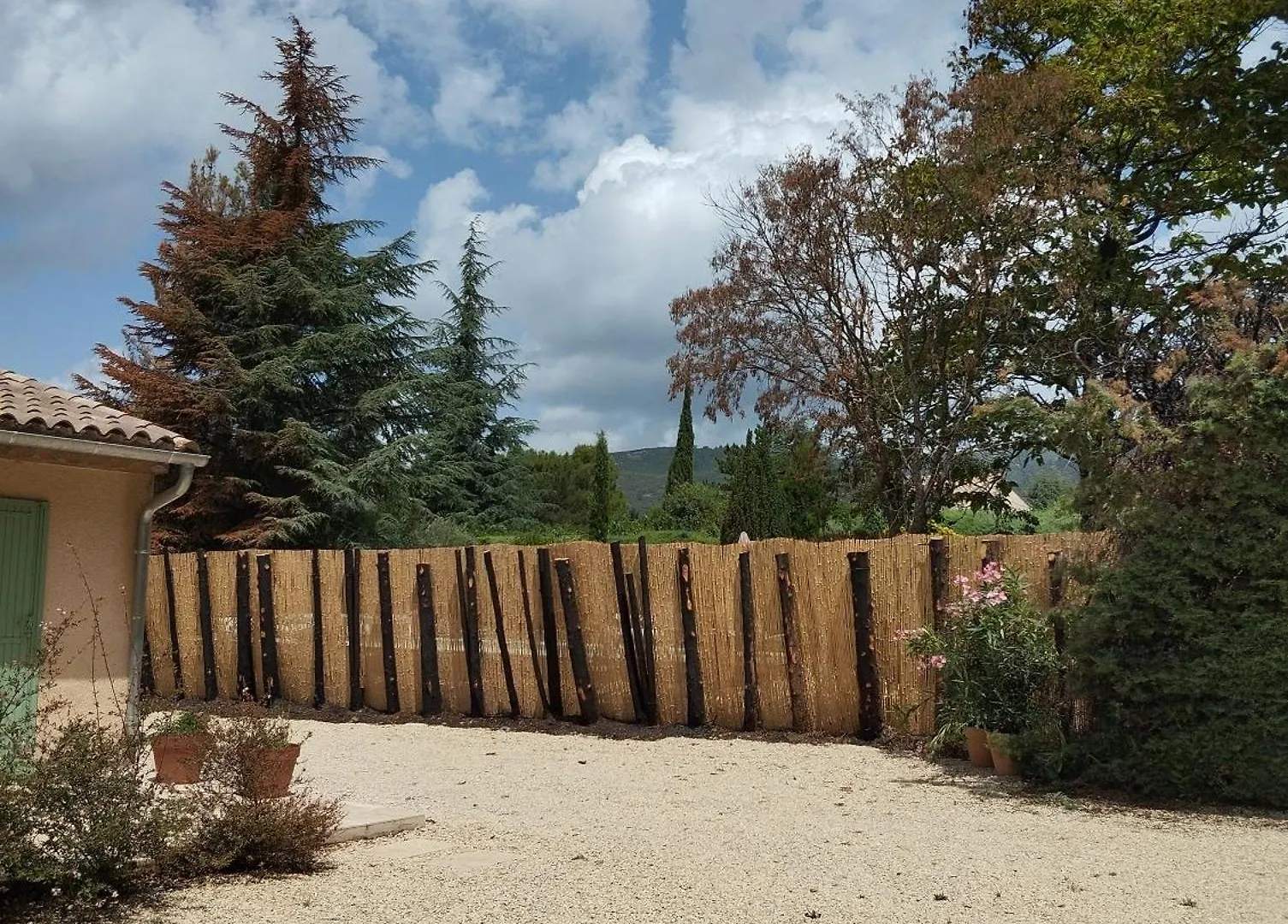 Bed and Breakfast Les Cheneslierres Lourmarin Francia
