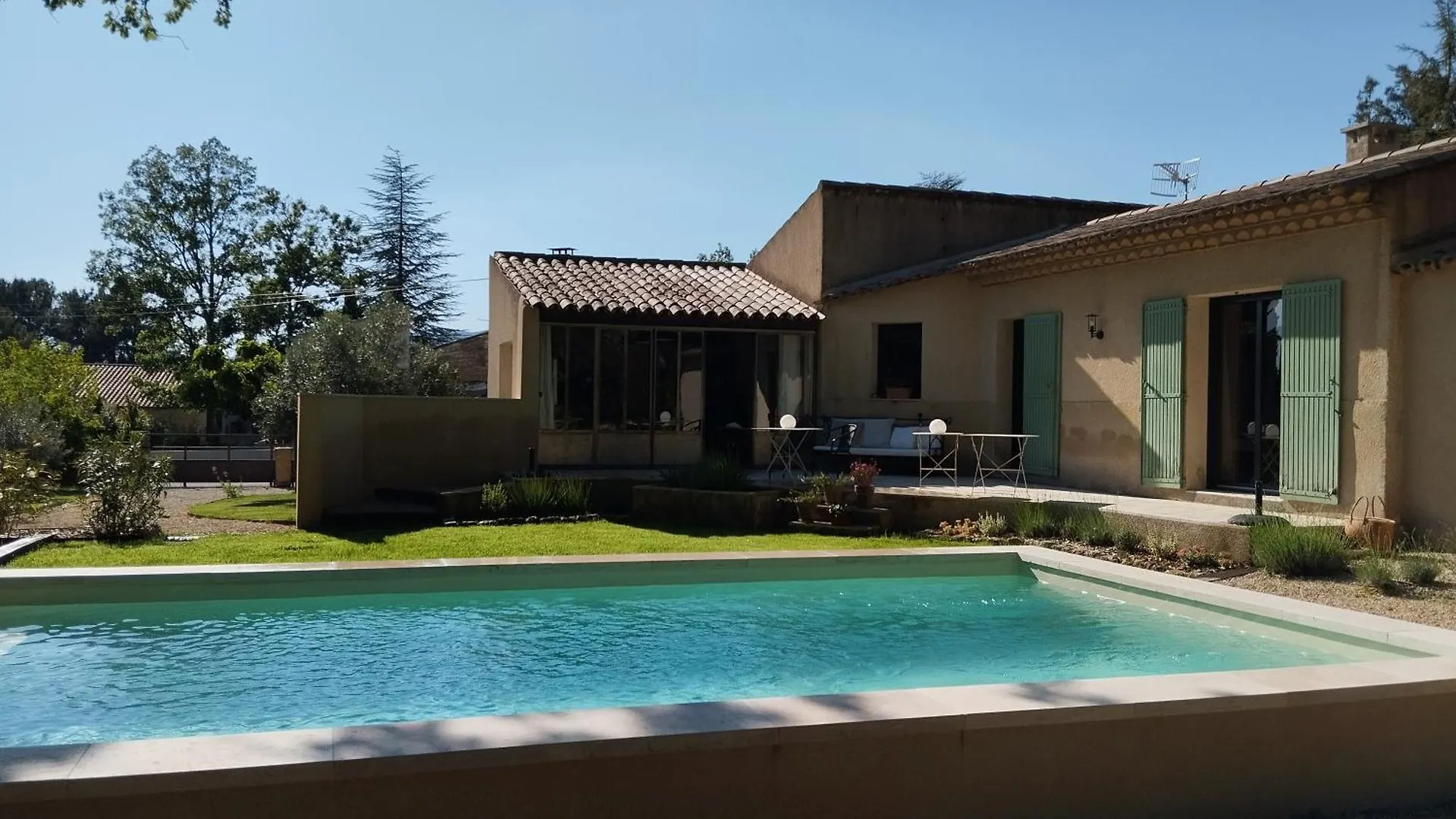 Bed and Breakfast Les Cheneslierres Lourmarin 0*,  Francia